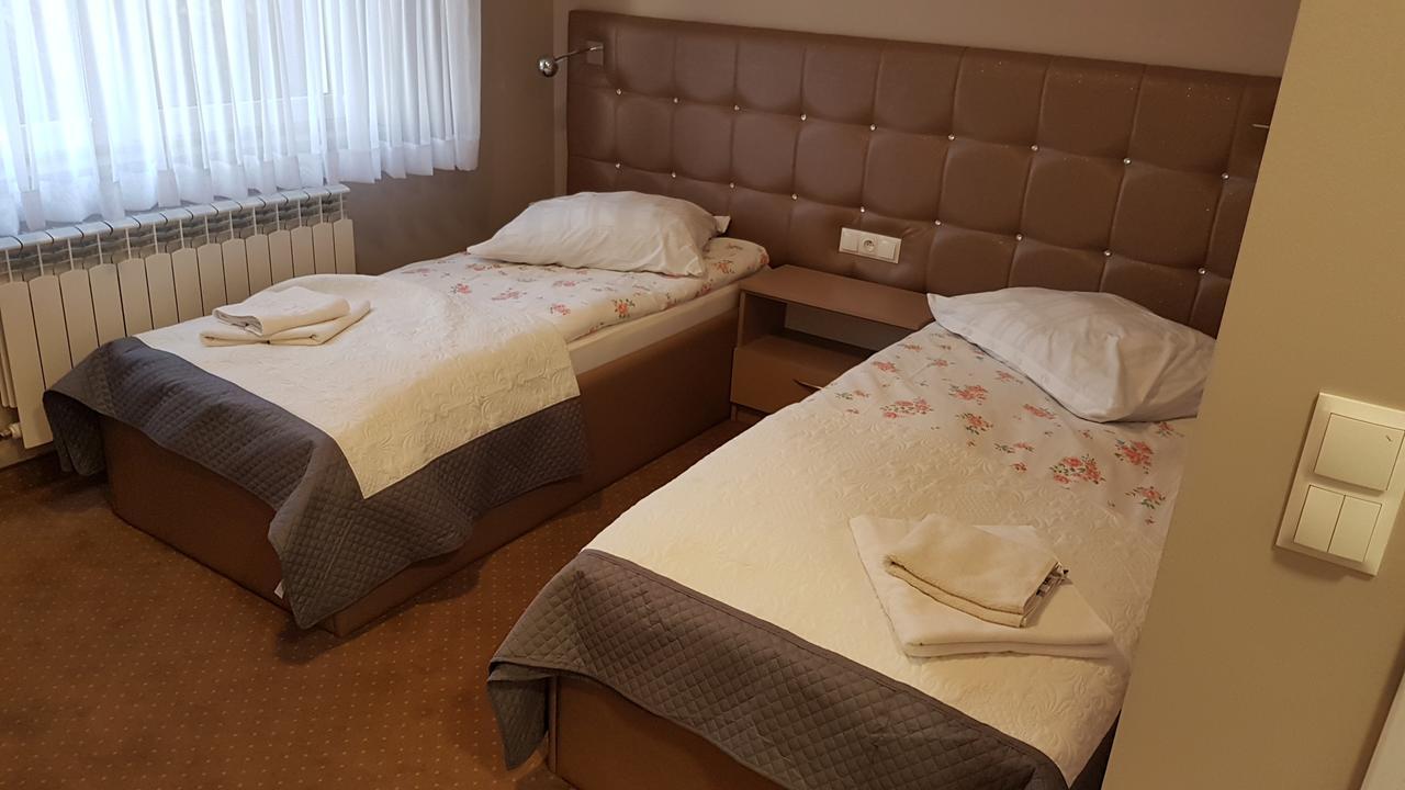 Hotel Gutland Wysokie Mazowieckie Экстерьер фото