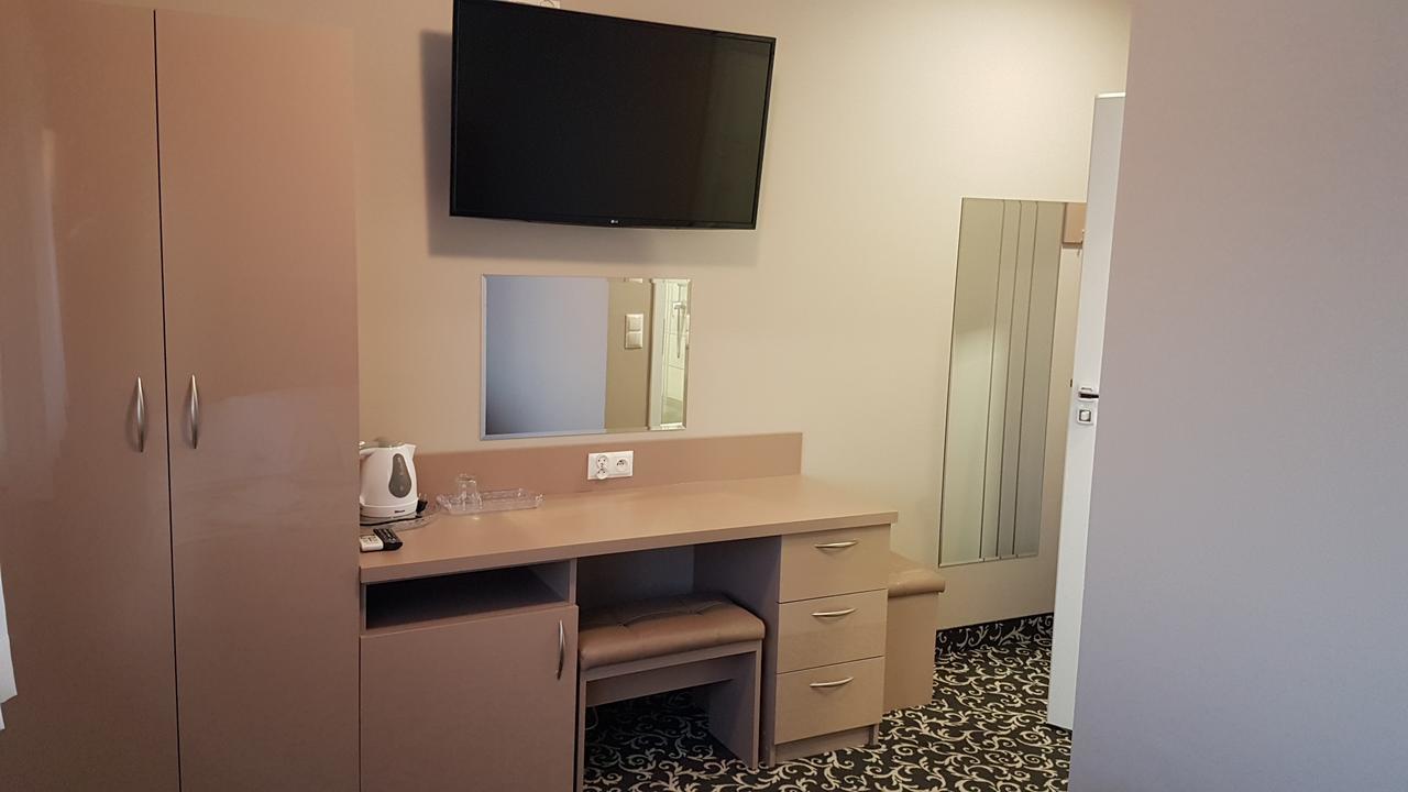 Hotel Gutland Wysokie Mazowieckie Экстерьер фото