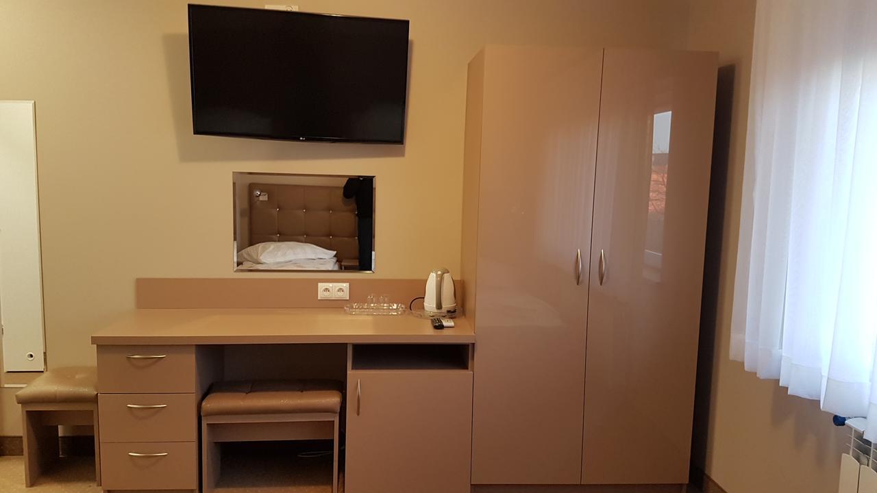 Hotel Gutland Wysokie Mazowieckie Экстерьер фото